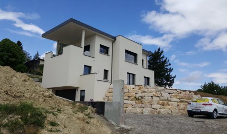 Pose et installation de menuiseries pour une maison neuve à Charbonnière-les-Bains