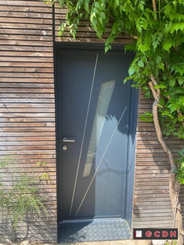 Nouvelle installation d’une porte d’entrée en  aluminium à Civrieux en dombes 