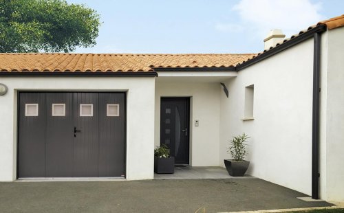 Pose d'une porte de garage battante 4 vantaux à Saint-Symphorien-d'Ozon et sa région.