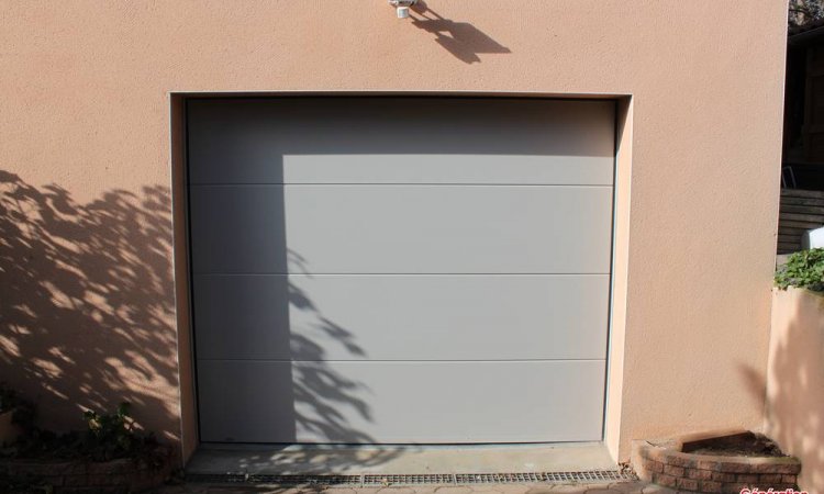 Pose de porte de garage sectionnelle France fermeture à Saint-Symphorien-d'Ozon et sa région