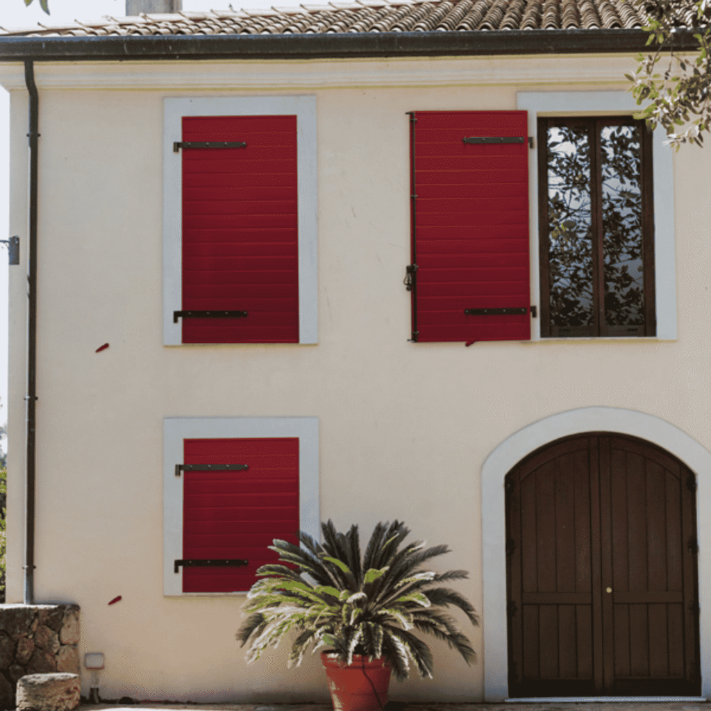 Pose de volets battants et brise-soleil orientables BSO