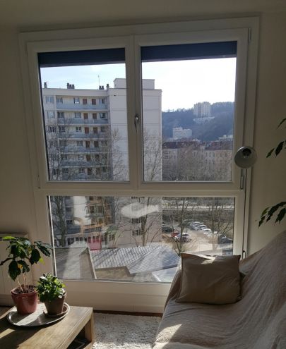 Pose de fenêtre PVC sur mesure dans un appartement à Lyon