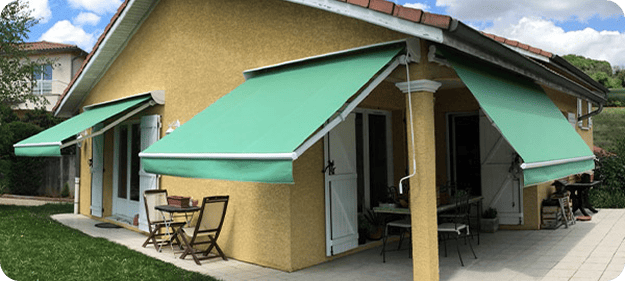Store banne motorisé pour terrasse extérieure à Lyon