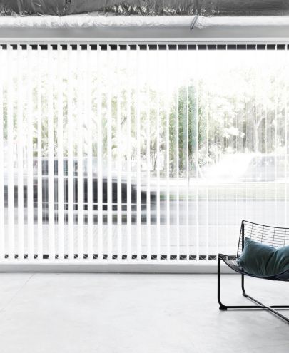 Installation de store californien à lames verticales sur mesure à Lyon