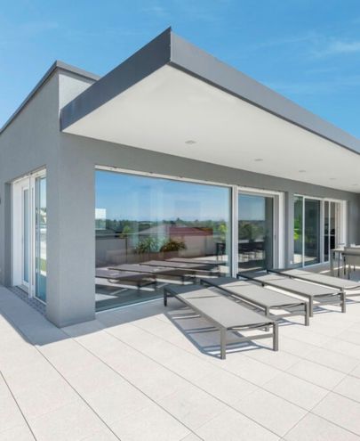 Pose de menuiseries haute performance pour villa et maison passive à Lyon