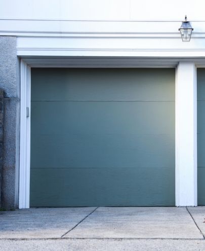 Installation d'une porte de garage sectionnelle sur mesure à Lyon